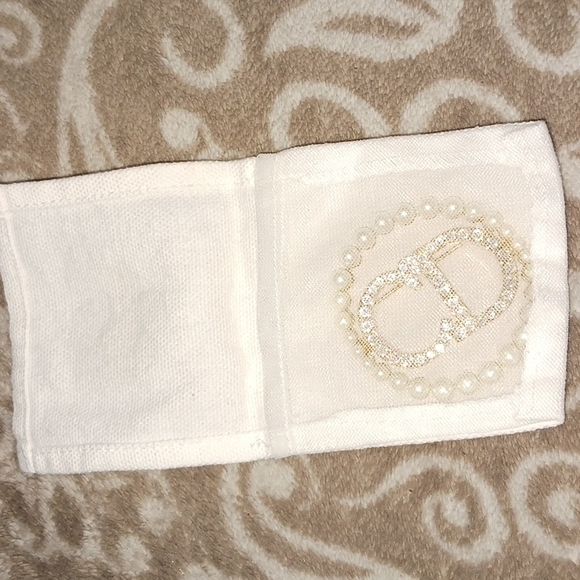Pearl brooch (DIOR) - Picture 1 of 5